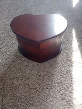 EXQUISITE Bombay Mahogany Wood Heart Shaped Swivel Jewelry Box.